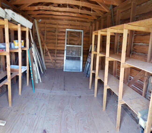 Building Photo - Cute Remodeled 1/1 with storage shed and l...
