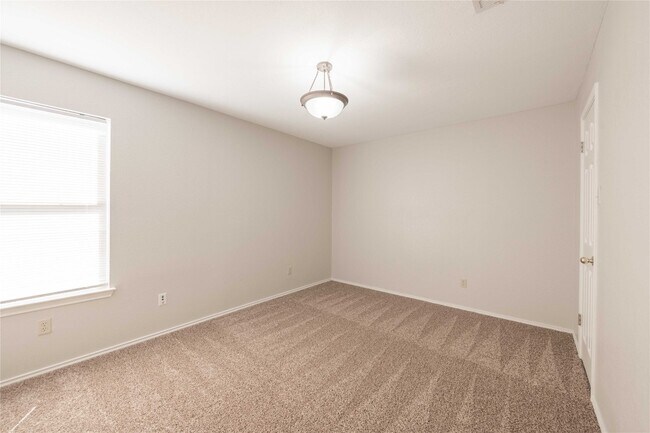 Building Photo - 1011 Gazania Dr