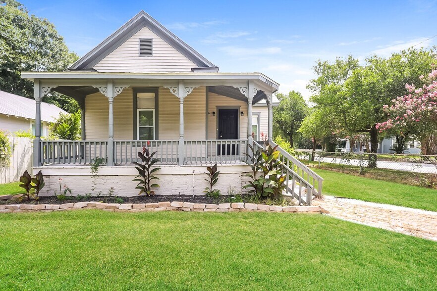 Building Photo - 3000 11th Ave