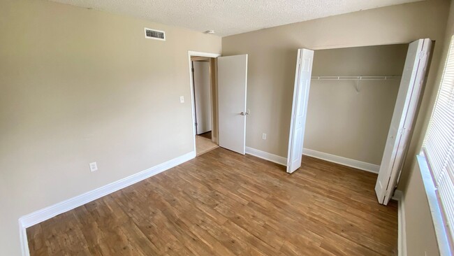 Building Photo - 2BD/2BA Upgraded Condo in Millennium Palms...