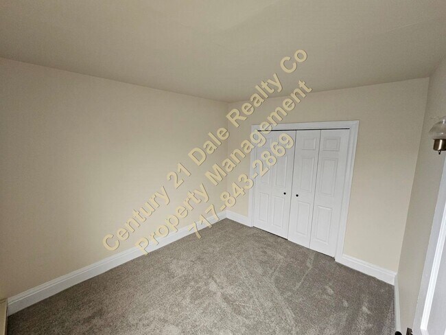 Building Photo - Princess W Street 1294