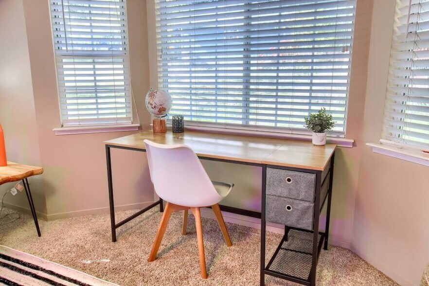 Building Photo - 2410 Coachman Rd