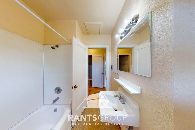 Building Photo - 2-Bedroom Home with Basement on a Spacious...