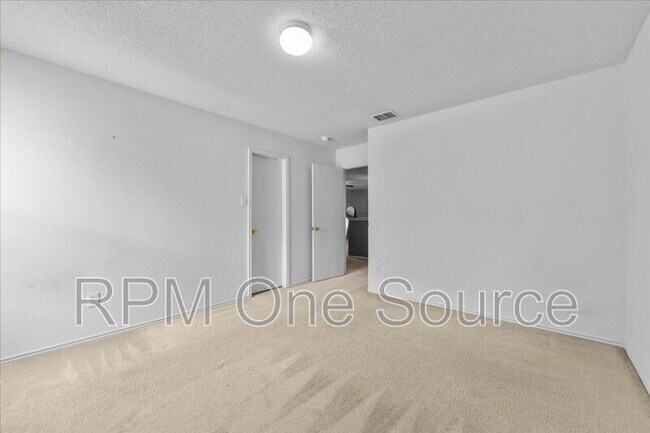 Building Photo - 5401 Pandale Valley Dr