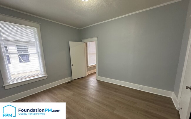 Building Photo - 1688 Glenview Ave