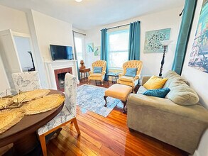 Building Photo - 205 SE 7th St