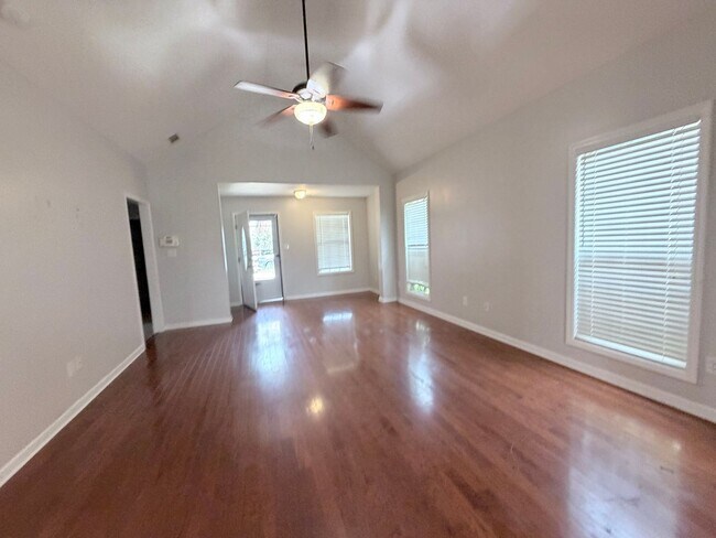 Building Photo - You've Found It! Split floor plan, fenced yard, extra storage