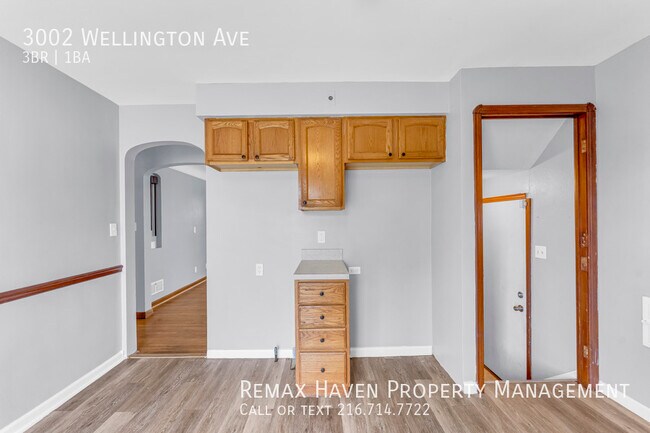 Building Photo - 3002 Wellington Ave