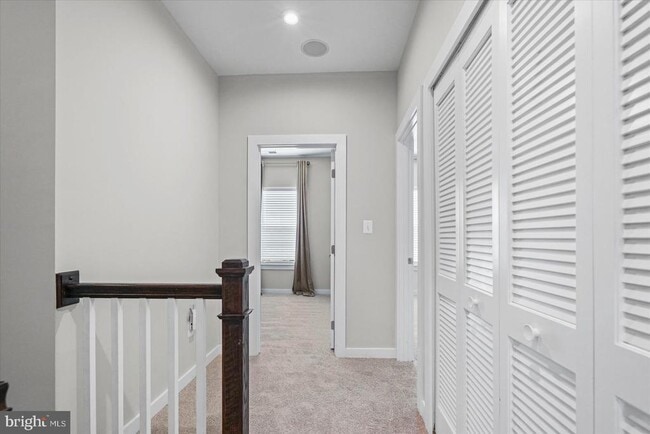 Building Photo - 6302 Greenleigh Ave