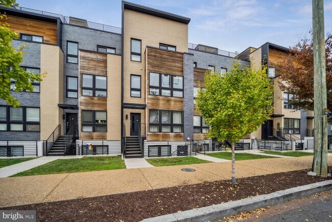 Primary Photo - 2724 12th St NE
