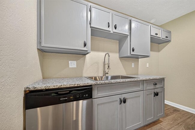 Building Photo - 17518 Autumn Hills Dr