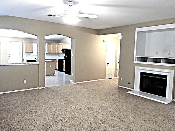 Building Photo - 2412 Hallie Ln