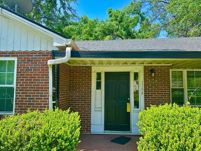 Building Photo - 1104 Williams St