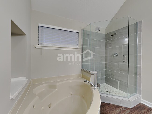 Building Photo - 7748 Parkmont Dr