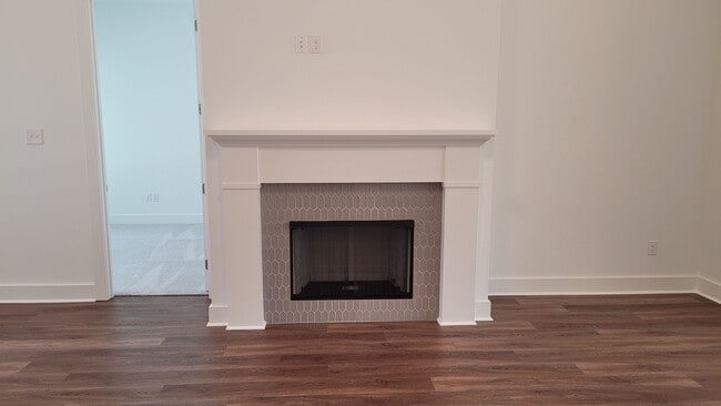 Building Photo - 9581 S Creek Dr