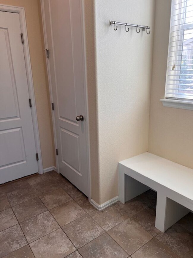 Building Photo - Beautiful Sierra Ridge 4-Bedroom, 3.5-Bath...