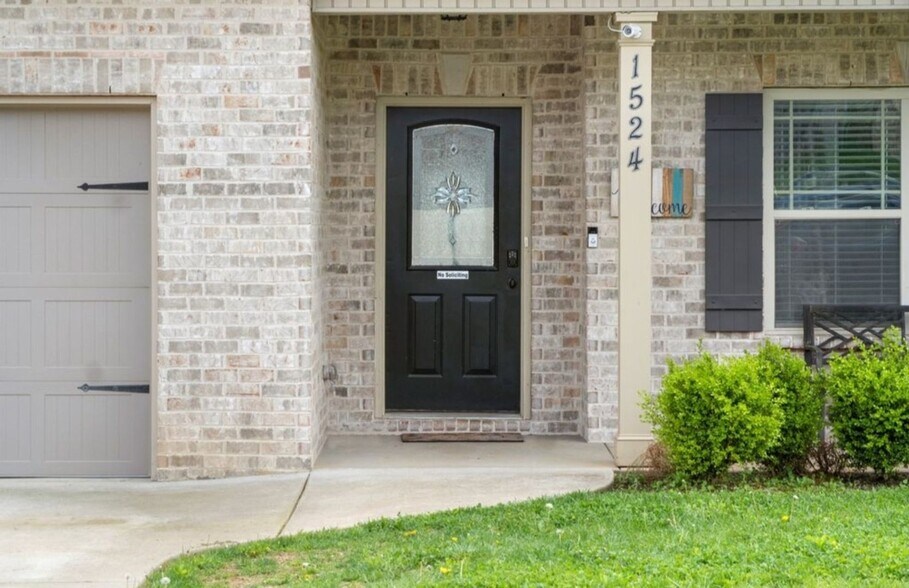 Building Photo - 1524 Osage Ct