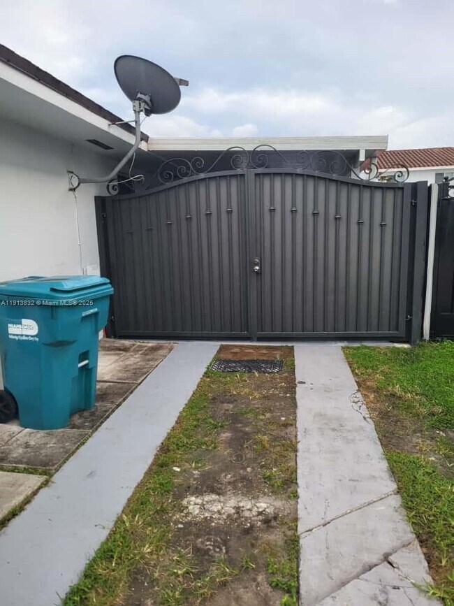 Building Photo - 10356 SW 11th Terrace