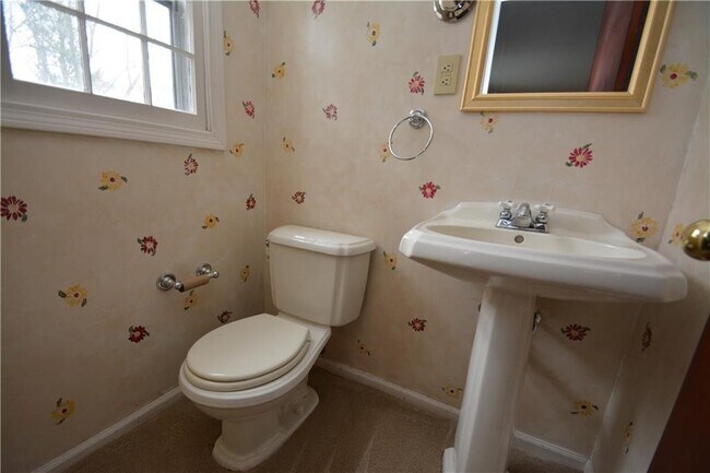 Building Photo - 28 Candlewood Dr