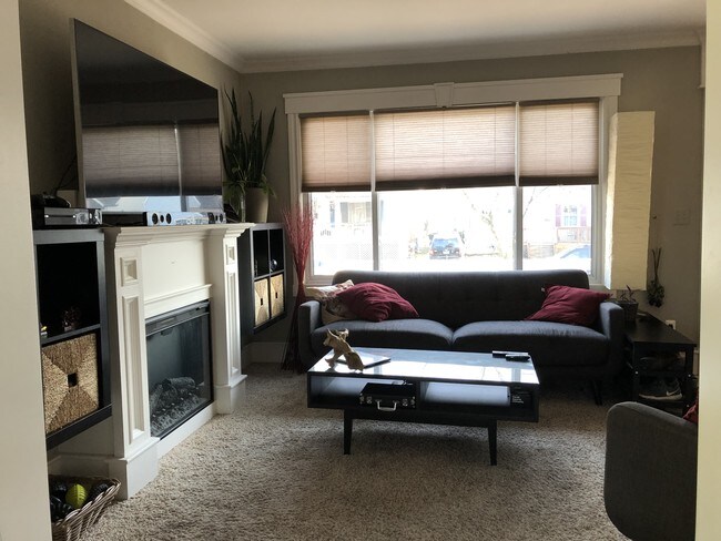 Building Photo - 671 Wordsworth St