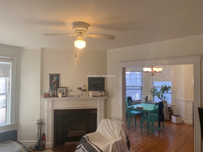 Building Photo - 33 Concord Ave