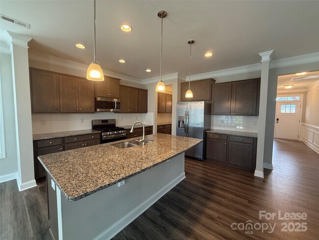 Building Photo - 106 E Americana Dr