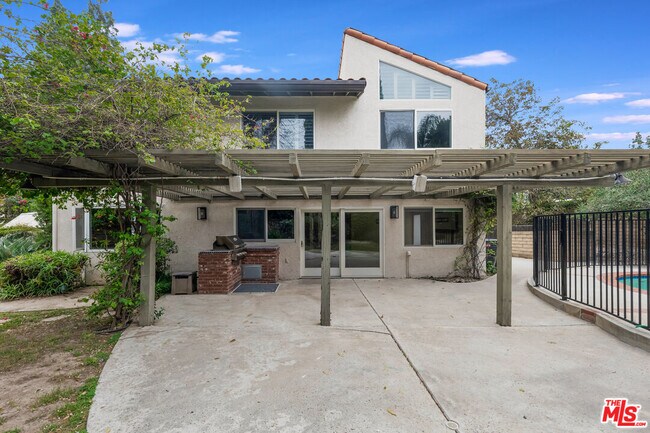 Building Photo - 11040 Salt Lake Ave