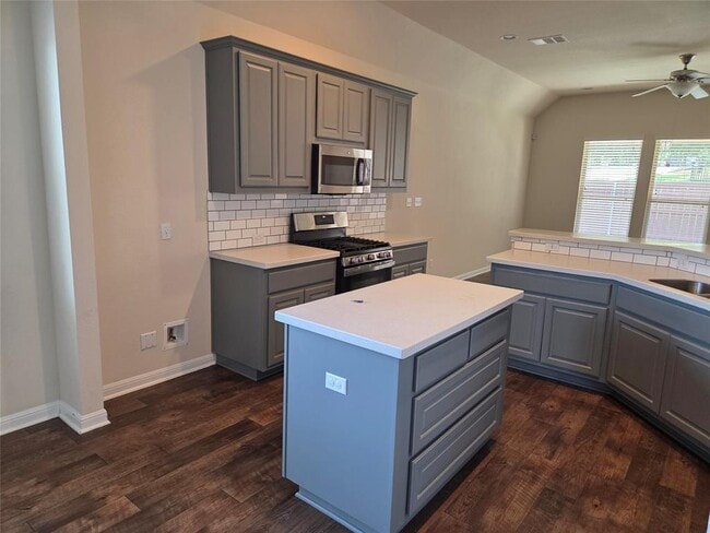 Building Photo - 2832 Coral Valley Dr