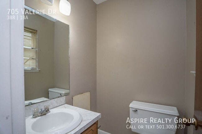 Building Photo - 705 Valerie Dr