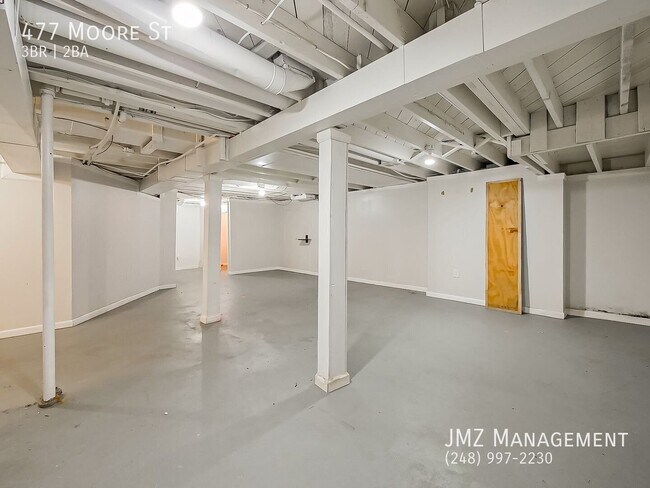 Building Photo - 477 Moore St