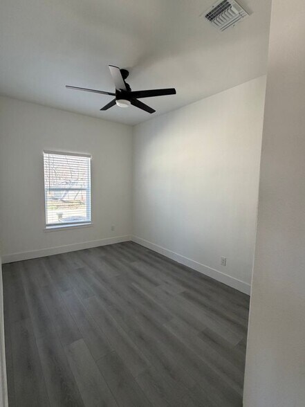 Building Photo - 2427 W Southcross Blvd