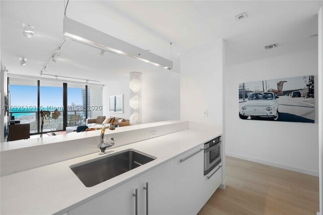 Building Photo - 2201 Collins Ave