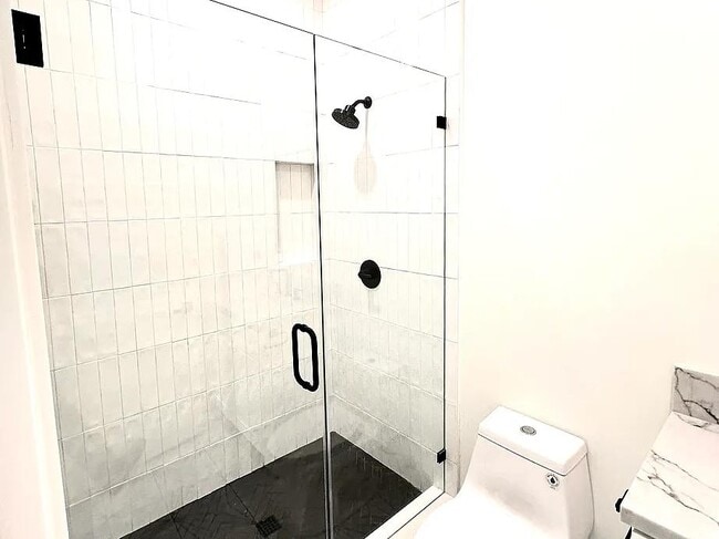 Building Photo - 1675 University Dr