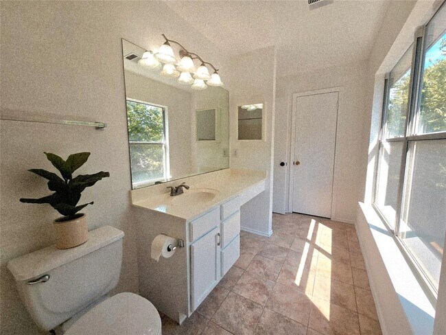 Building Photo - 1002 Keeshond Pl