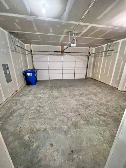 Building Photo - 5104 S Dubuque Ave