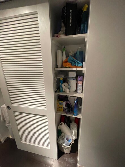 Building Photo - 330 S Barrington Ave