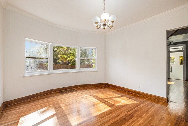 Building Photo - Beautifully Remodeled Home in Cherry Creek