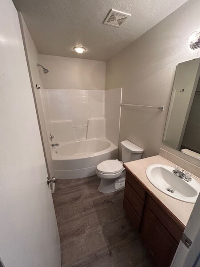Building Photo - Lovely Meridian home