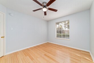 Building Photo - 19910 Cresent Creek Dr