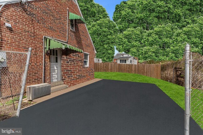 Building Photo - 715 N George Mason Dr