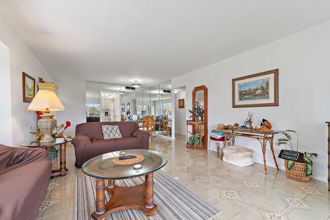 Building Photo - 755 Saturn St