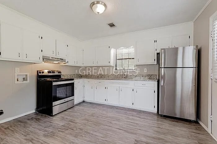 Building Photo - 700 Kester St