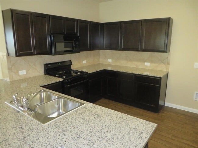 Building Photo - 245 Voss