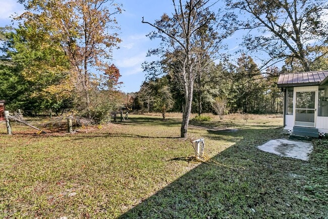 Building Photo - Tranquil Country Living on 2+ Acres — Spac...