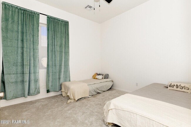 Building Photo - 5827 Gerard Dr