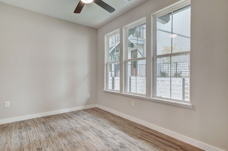 Building Photo - 3809 Valley View Rd