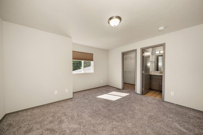 Master bath and walk in - 7229 E Pacific Way