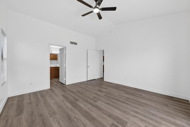 Building Photo - 2481 S Karen Dr