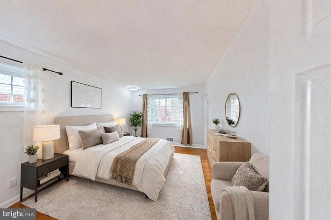 Building Photo - 1012 Loxford Terrace