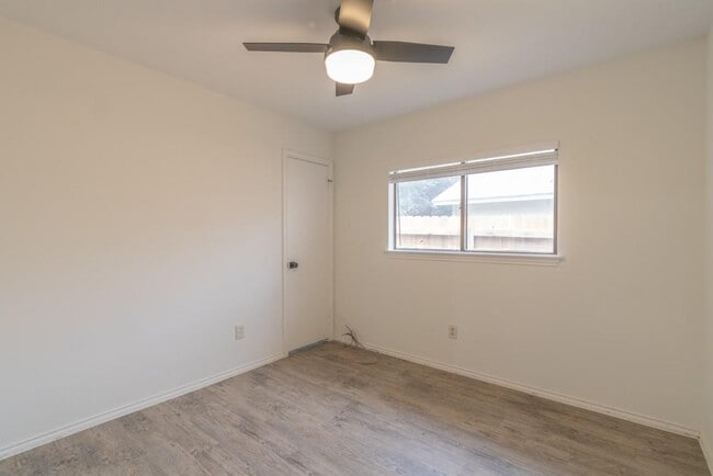 Building Photo - 5703 Shreveport Dr